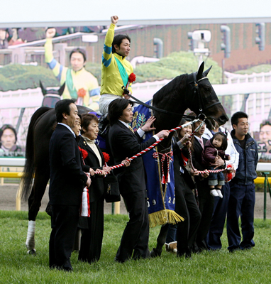 写真・内田博幸騎手