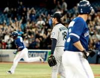 �W��A�G���J�[�i�V�I���i���j�ɖ��ۖ{�ۑł𗁂т��}���i�[�Y�E��G�i�����j�����W���[�Y�E�Z���^�[�i�����j�@