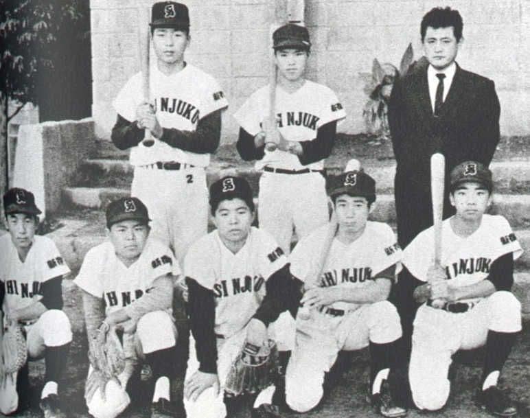 千葉市立新宿中学校、野球部時代（前列右から３人目）