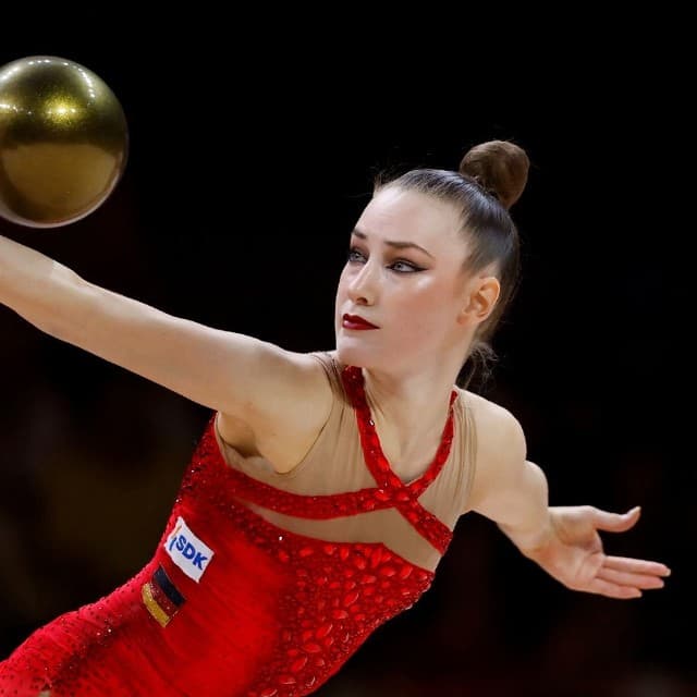 新体操の女王、バルフォロメーエフが地元優勝に涙　「ドイツで国歌を歌うのが夢だった」