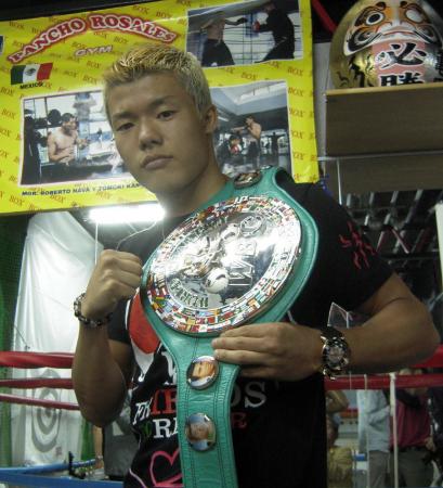 �@�V���o�[�����̃x���g����ɗ��N�̐��E�����������T�c�a�B