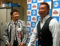 �@�����̃h�h��ȃW���P�b�g�𔪏d�~�i���j�ɒ������t���ۉh���������s�V�h��̌�y���z�[��