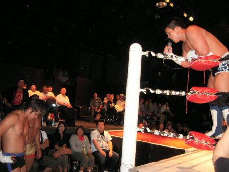 �[���������ɐ�J���ă����O���̋��{��n�ɂΐ��𗁂т��鋴�{�a�����V�؏�P�����@�q�h�m�f?