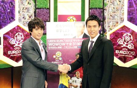 �@�q�������u�v�n�v�n�v�v�ɂ��n�C���C�g�ԑg�̎��^�ɏo���������J���i�E�j�Ƌ{�{��